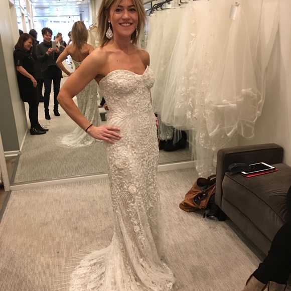 Monique Lhullier Gweneth Wedding & Custom Tulle - Picture 2 of 8